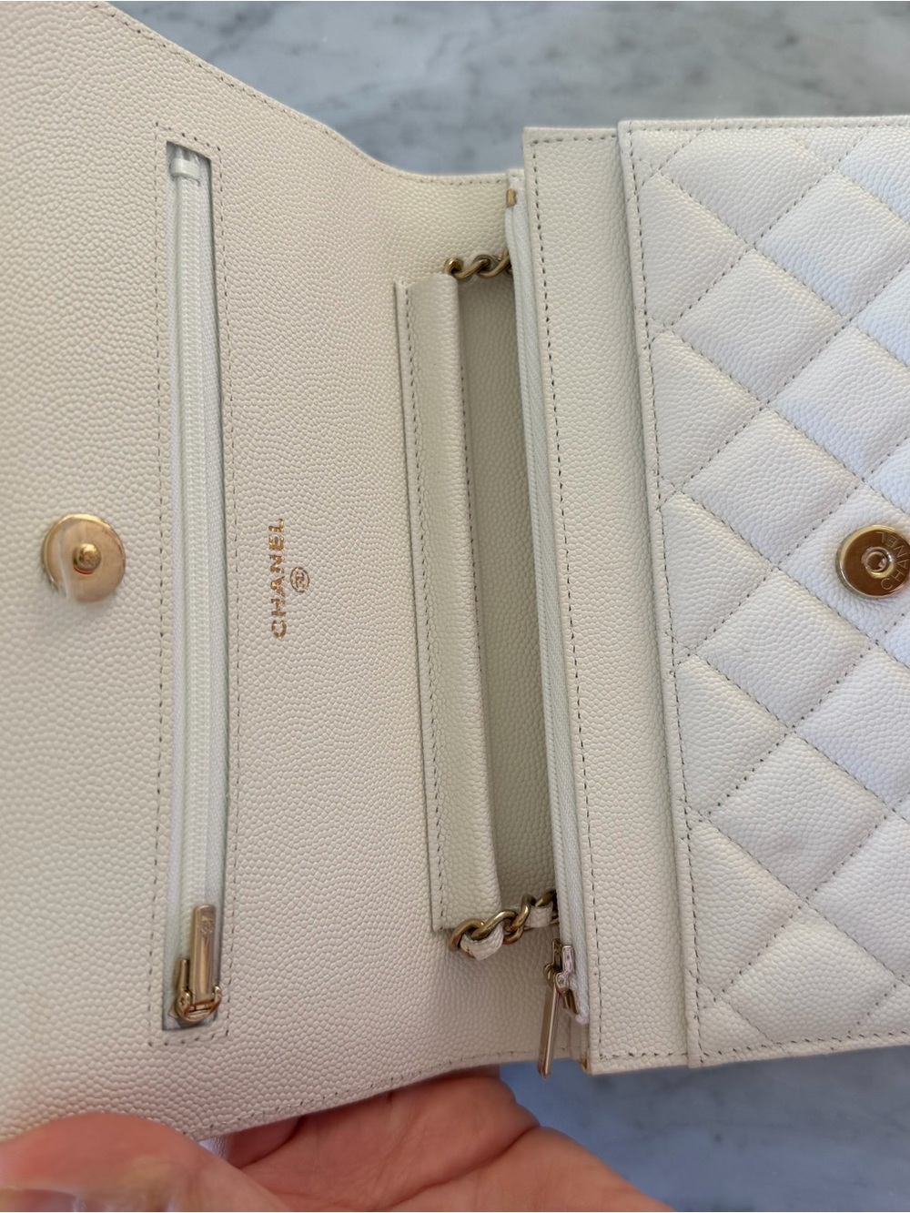 Chanel White Wallet on chain - Authentic - Picture 10 of 16